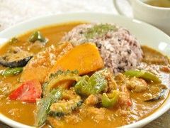 色とりどりの野菜の旨みも味わえるカレー