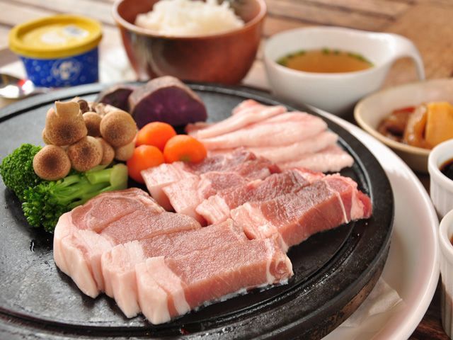 甘みと旨みたっぷり、肉厚ステーキ