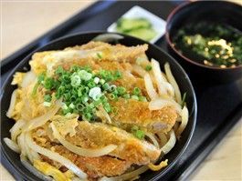 ジューシーかつ丼は腹ペコさんに大人気