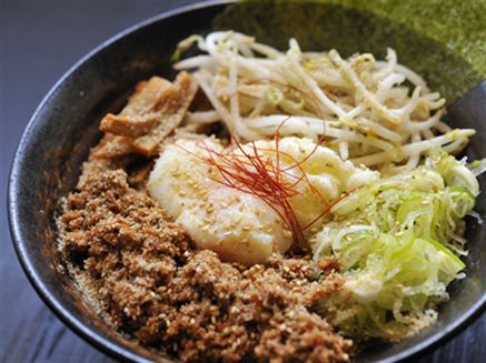 女性に人気のスープレス担々麺￥850