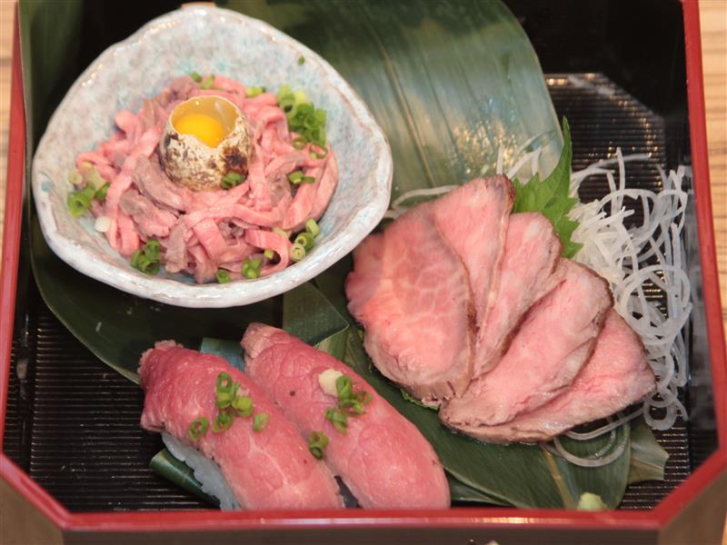 伊江島牛と石垣牛の三種箱盛り