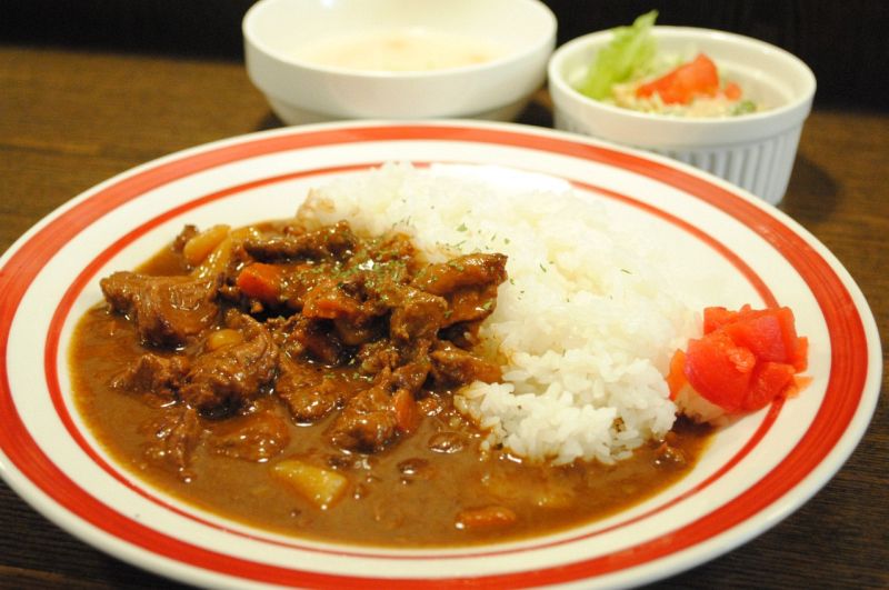 カレー好きには牛すじカレー￥600