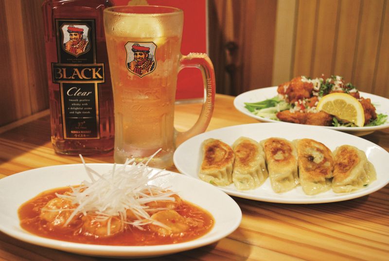 自慢の中華とヒゲのハイボールで乾杯！