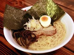 屋台風シンプルな旨味のあるラーメン