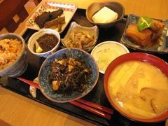 ミヌダルも味わえるでいご膳￥1500