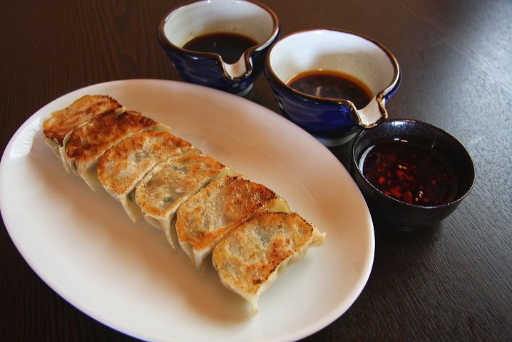 こだわりの調味料で頂く焼餃子