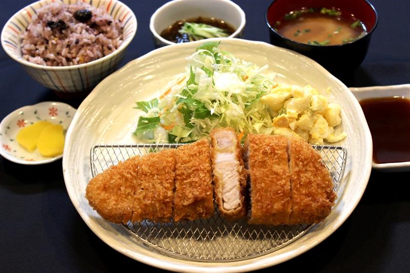 山原（やんばる）豚ロースカツ定食