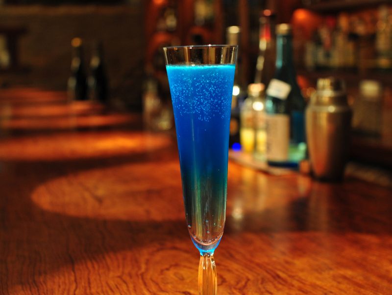 沖縄らしい青が印象的なアイランダー