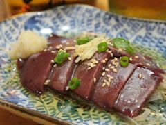 針しょうがをのせた、鶏のレバ刺し