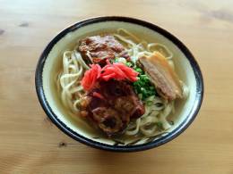 手打ち平麺にあっさりスープが◎