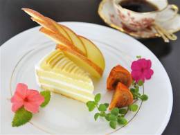 ケーキセットはコーヒー or 紅茶付き