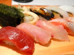 鮮魚で作る『沖縄近海特上にぎり』￥1600