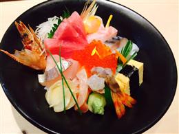 新鮮素材を使った海鮮丼