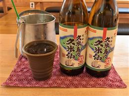 自慢の料理と、久米島の久米仙で乾杯！