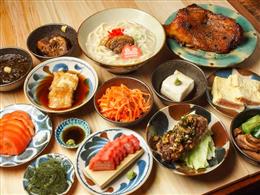 琉球神鶏 沖縄 那覇市泉崎 居酒屋 焼き鳥 宴会 飲み放題 団体 ちゅらグルメ 琉球神鶏 沖縄 那覇市泉崎 居酒屋 焼き鳥 宴会 飲み放題 団体 ちゅらグルメ