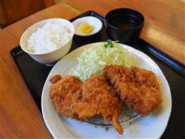 県産豚のとんかつ定食。