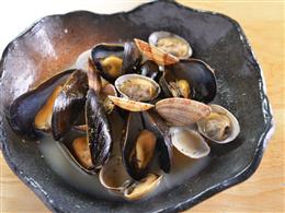 あさりとムール貝のワイン蒸し