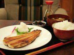 日替わりの定食。この日はホッケ