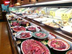さぁ、どれをメインに食べようか？