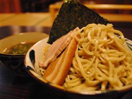 このつけタレもイケる！魚介つけ麺