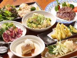 沖縄料理は全て500円均一。豊富な種類揃ってます。