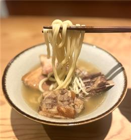 沖縄そば　（本ソーキ・軟骨ソーキ・三枚肉）