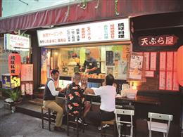 外カウンターでも店内でも飲食可