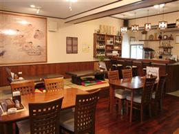 店の奥にはカウンターもあります