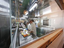 店内で製造過程が見られるので安心！