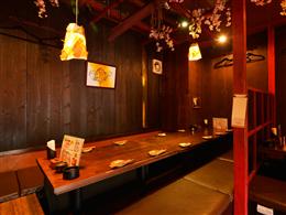 座敷席は掘りごたつだから足元楽々